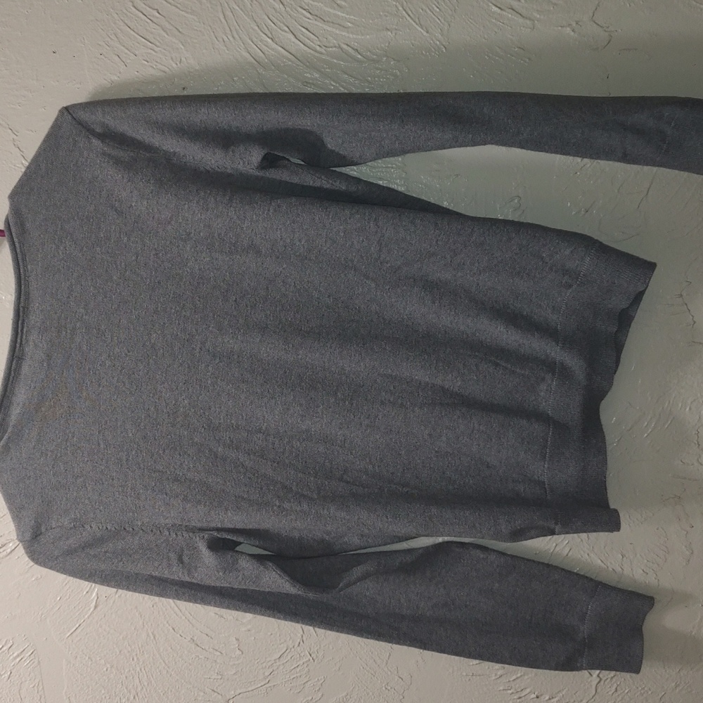 Basic H&M Sweater - Picture 4 of 4